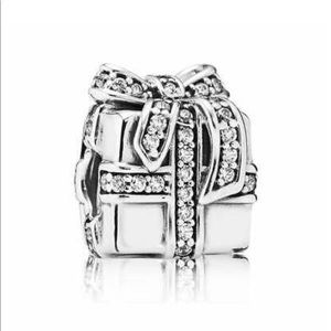 Pandora Present Charm
